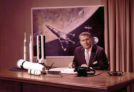 https://storage.bljesak.info/article/470366/450x310/Wernher von Braun.jpg